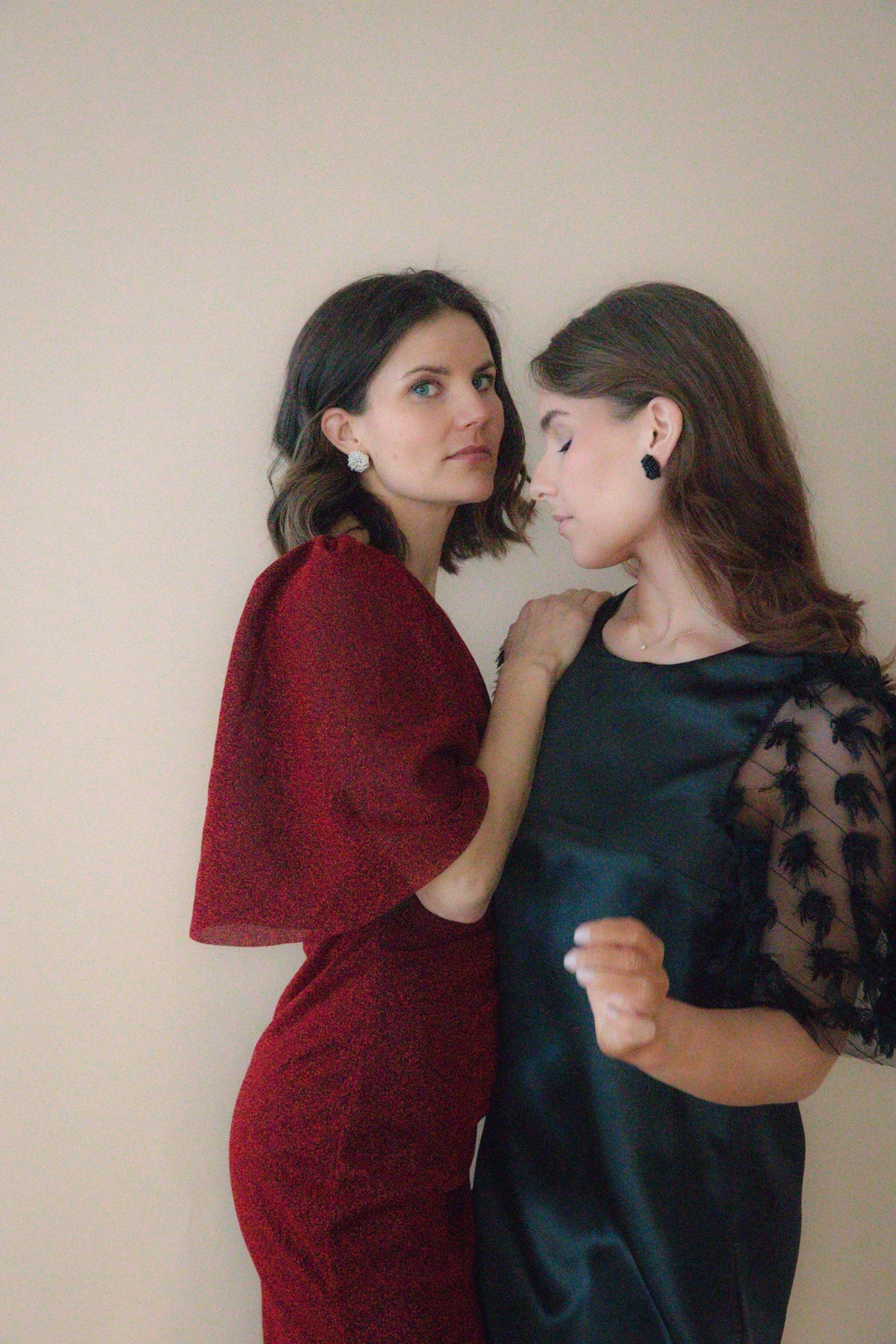 Ruby Glow Dress – Glitter Minimekko Juhlaan